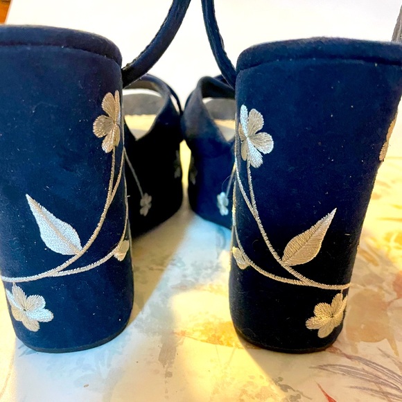 NAVY BLUE SUEDE EMBROIDERED PLATFORM SHOES W TIE BUCKLE 3”PLATFORMS N 5” HEELS - Picture 9 of 16